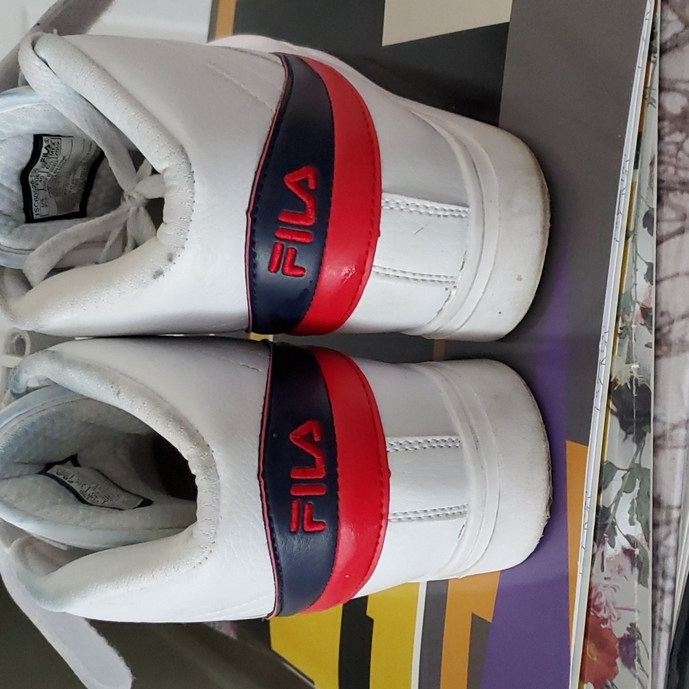 Sneakers - Picture 4 of 9